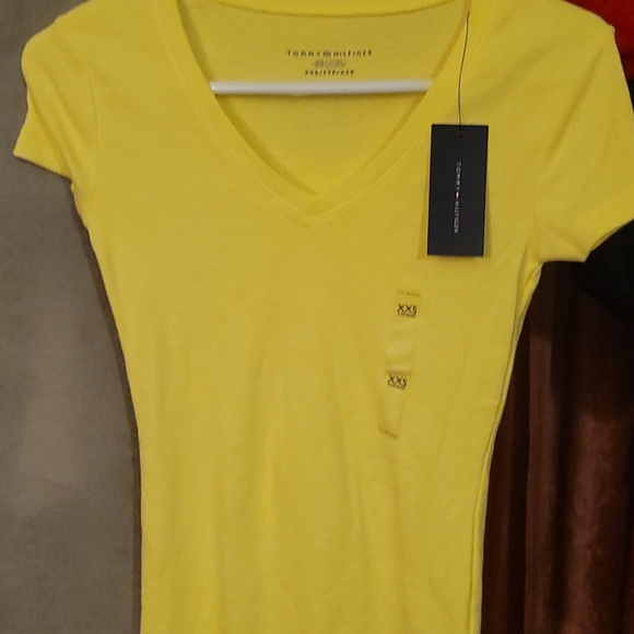 Shirt yellow short sleeves with v neck. - Picture 3 of 4